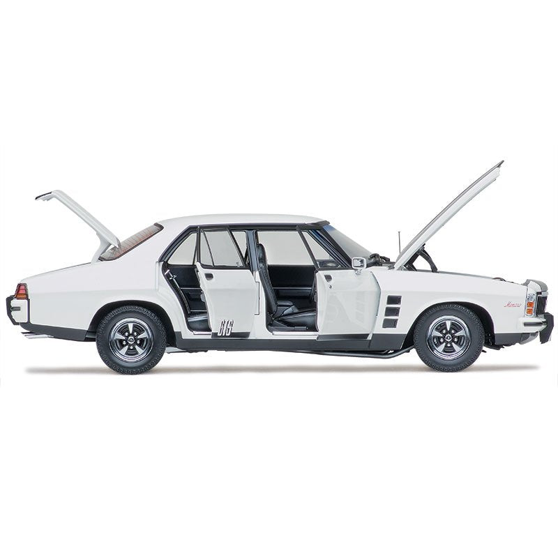 CLASSIC CARLECTABLES 1/18 Holden HX Monaro GTS Sedan Cotillion White