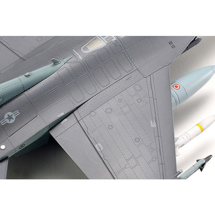 TAMIYA 1/72 Lockheed Martin F16CJ Fighting Falcon